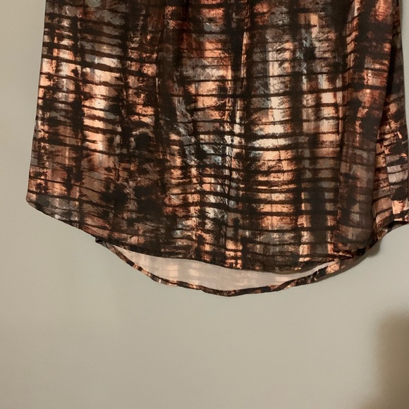 3/$20 ✨ Black with brown sleeveless blouse - Picture 5 of 8